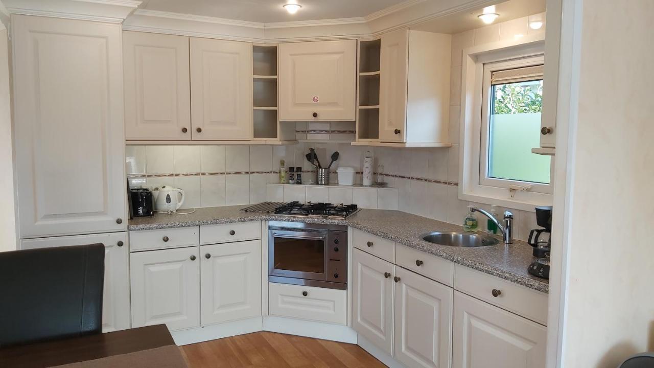 Ruim Familie Chalet Tot 4 Personen Op De Veluwe Bungalowpark De Kern Putten Dış mekan fotoğraf