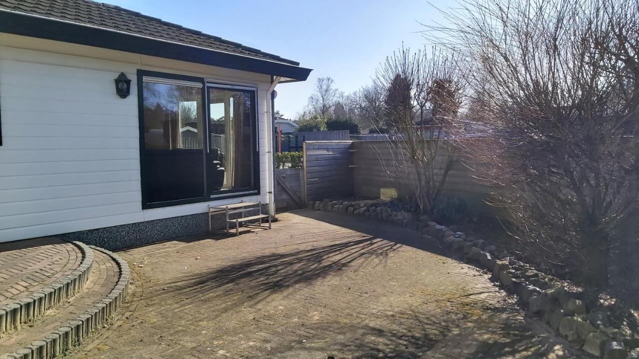 Ruim Familie Chalet Tot 4 Personen Op De Veluwe Bungalowpark De Kern Putten Dış mekan fotoğraf