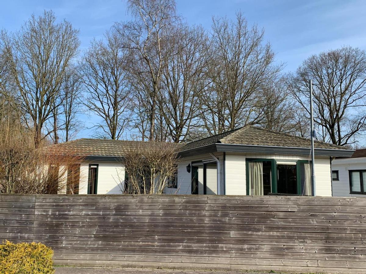 Ruim Familie Chalet Tot 4 Personen Op De Veluwe Bungalowpark De Kern Putten Dış mekan fotoğraf