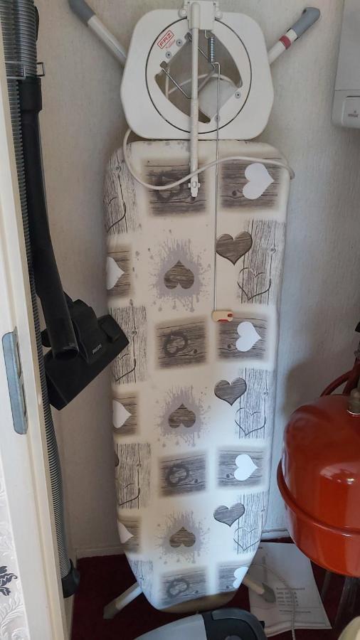 Ruim Familie Chalet Tot 4 Personen Op De Veluwe Bungalowpark De Kern Putten Dış mekan fotoğraf