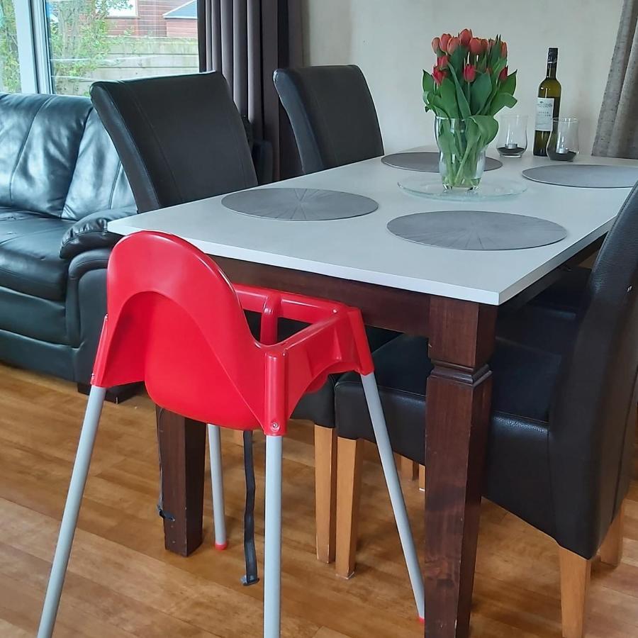 Ruim Familie Chalet Tot 4 Personen Op De Veluwe Bungalowpark De Kern Putten Dış mekan fotoğraf