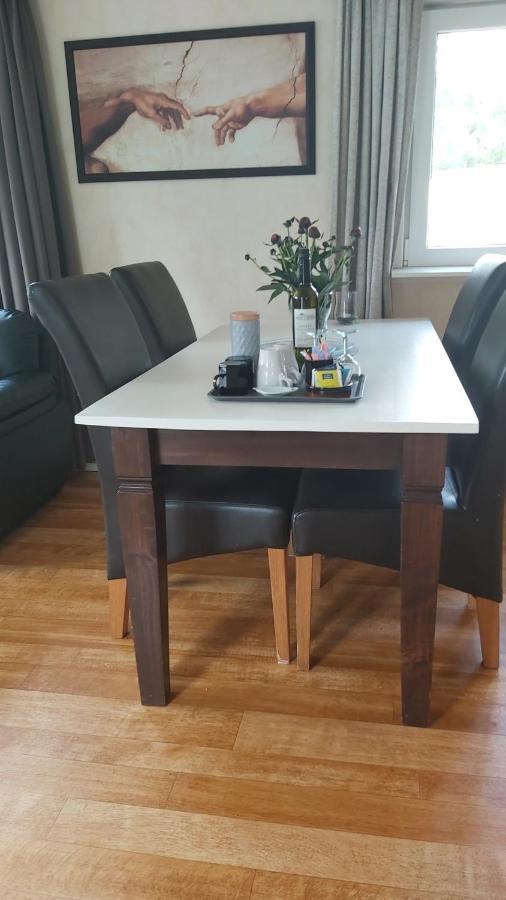 Ruim Familie Chalet Tot 4 Personen Op De Veluwe Bungalowpark De Kern Putten Dış mekan fotoğraf