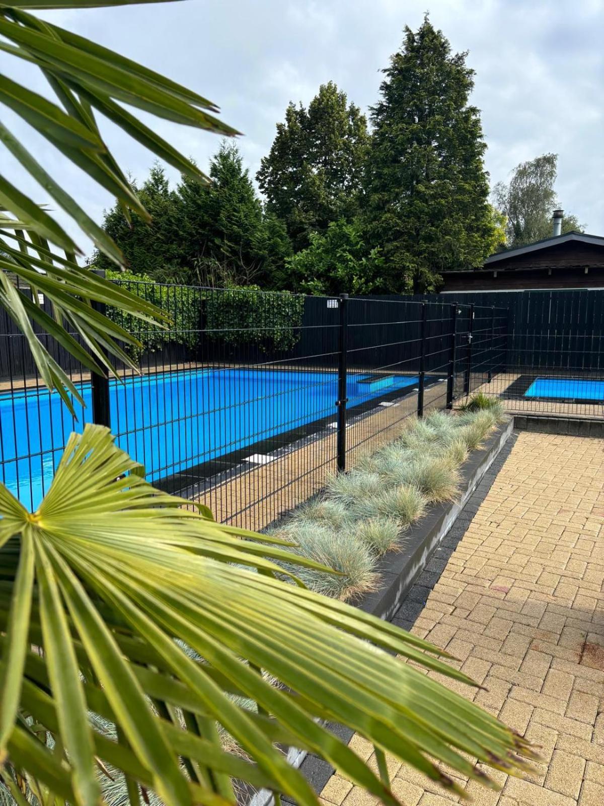 Ruim Familie Chalet Tot 4 Personen Op De Veluwe Bungalowpark De Kern Putten Dış mekan fotoğraf
