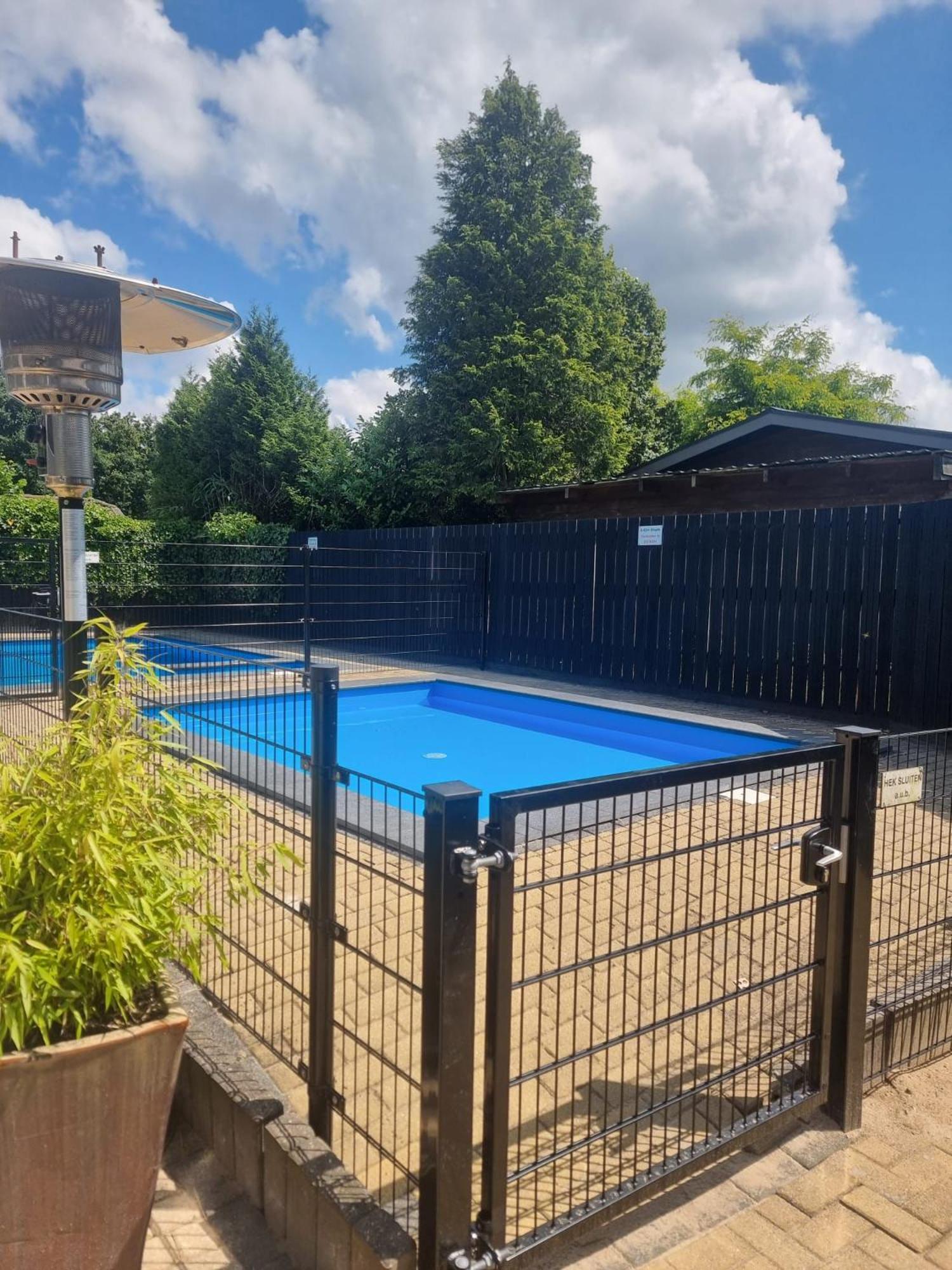 Ruim Familie Chalet Tot 4 Personen Op De Veluwe Bungalowpark De Kern Putten Dış mekan fotoğraf