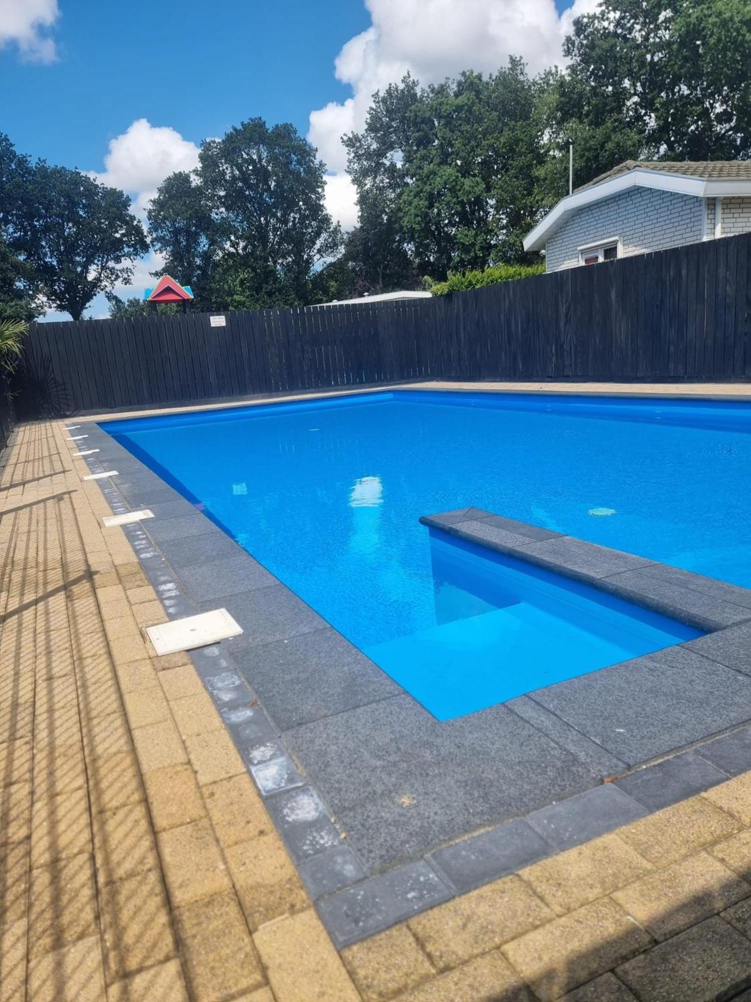 Ruim Familie Chalet Tot 4 Personen Op De Veluwe Bungalowpark De Kern Putten Dış mekan fotoğraf